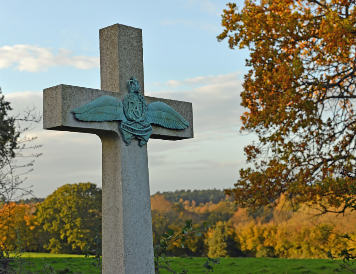 Memorial to Derek Lutyens